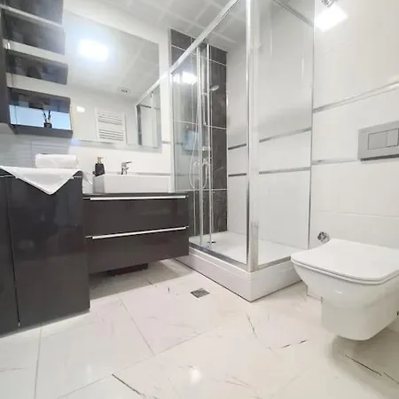 30th Floor-skyline Above A * Üsküp