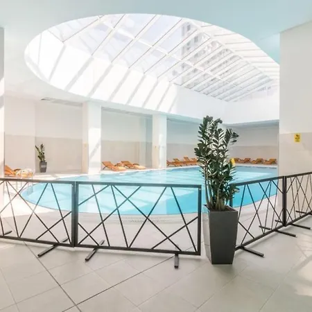 30th Floor-skyline Above A Daire